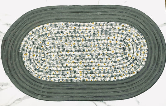 Daisy center solid gray border Jellyroll Rug